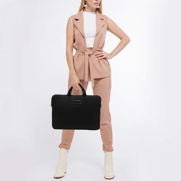 Brand new Marc Jacobs Black Laptop Bag. Comes with shoulder strap. - Picture 4 of 4